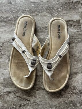 Minnetonka White Braided Thong Sandals with Metal Accents size 9